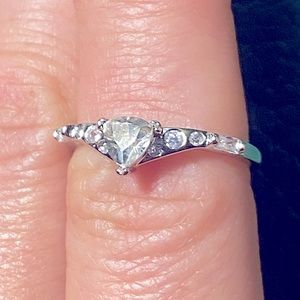 Silver ring triangle diamond